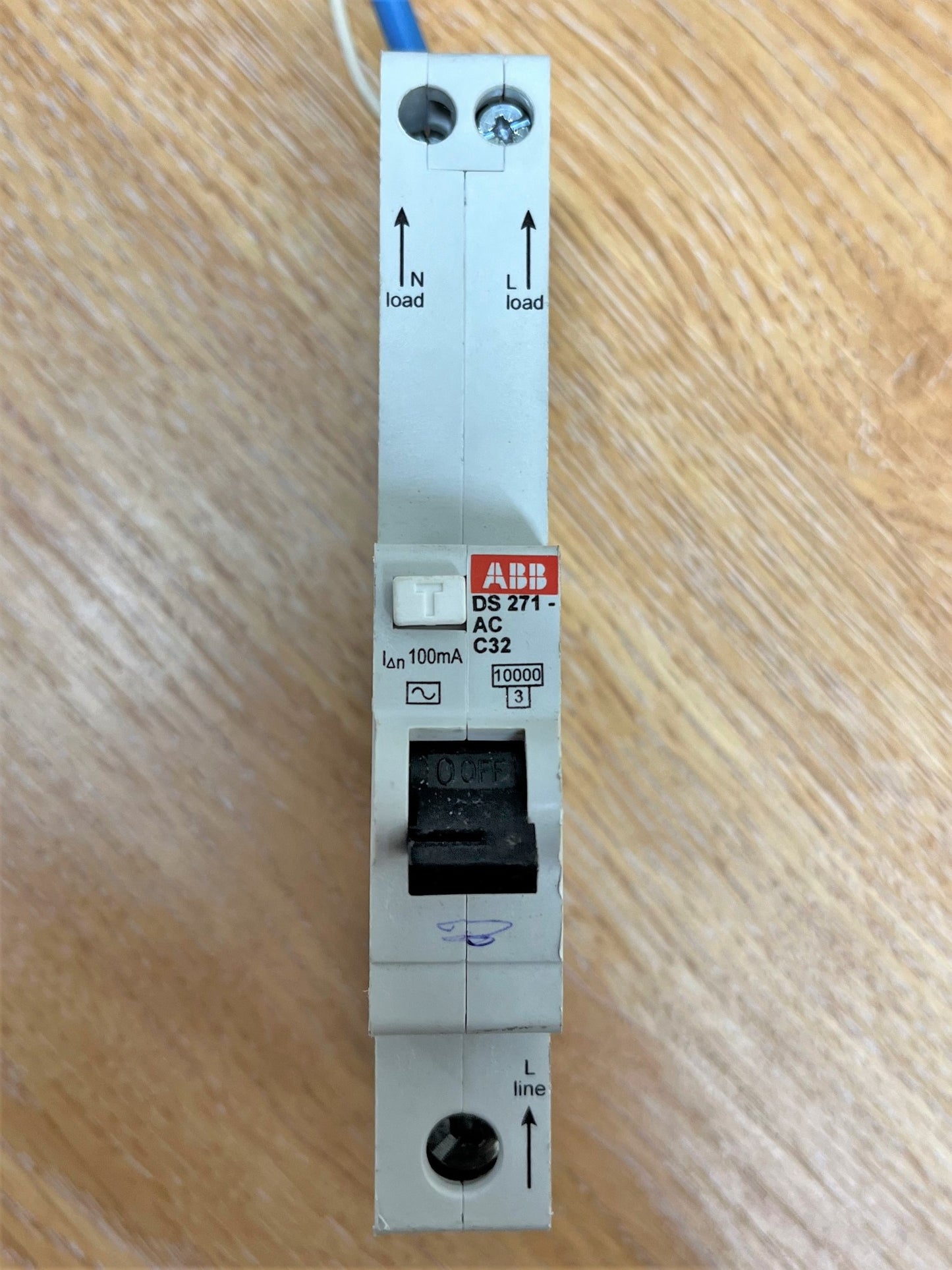 ABB DS271 AC C32 10KA/3 100MA SINGLE POLE