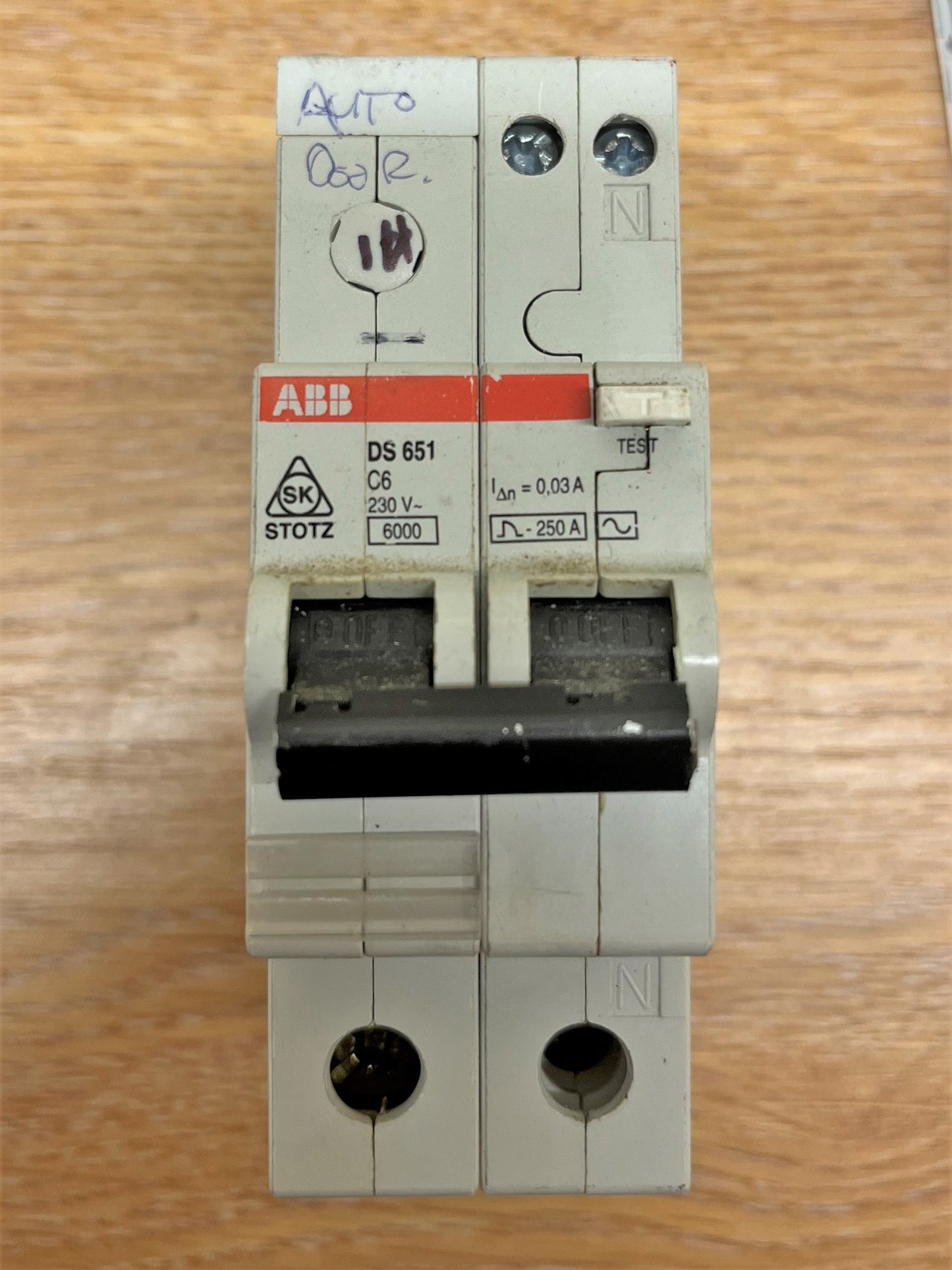 ABB DS561 230V 0.03A 6KA C6 MCB/RCD DOUBLE POLE