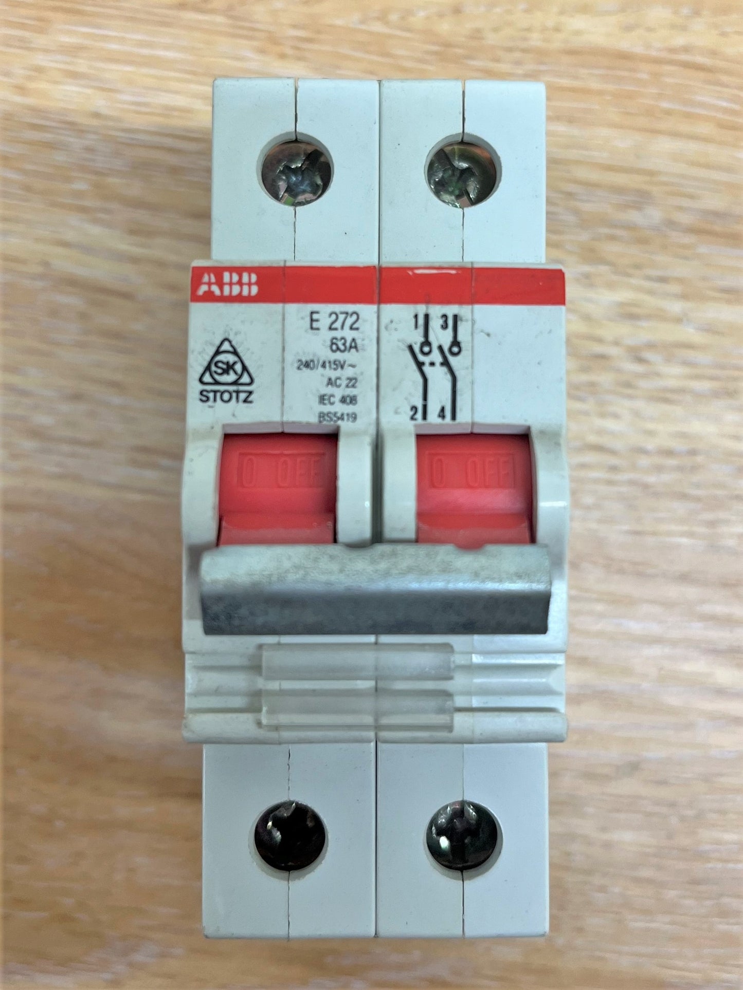 ABB E272 63A 240/415V AC22 IEC408 BS5419 MAIN SWITCH DOUBLE POLE