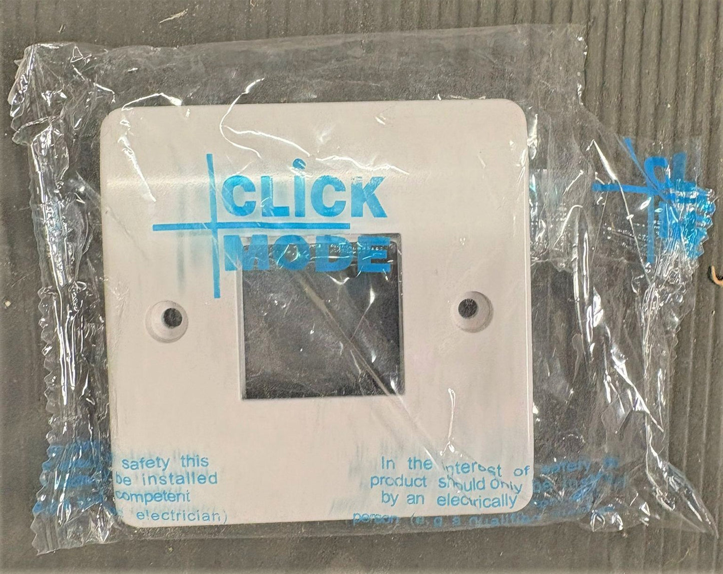 Click Mode 1 gang 2 module mini-grid front plate CMA402