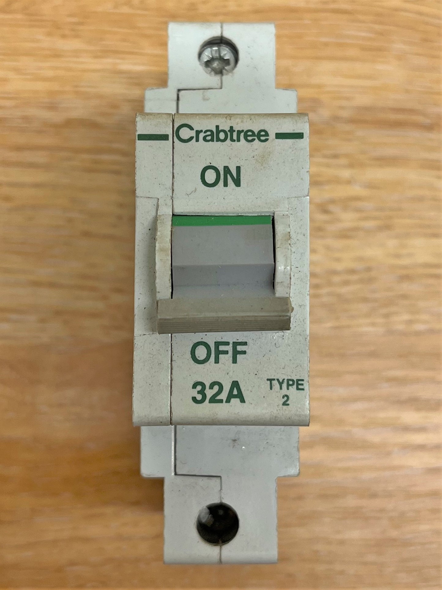 CRABTREE 32A TYPE 2 240/415V3PH BS3871 PART 1 M9 SINGLE POLE