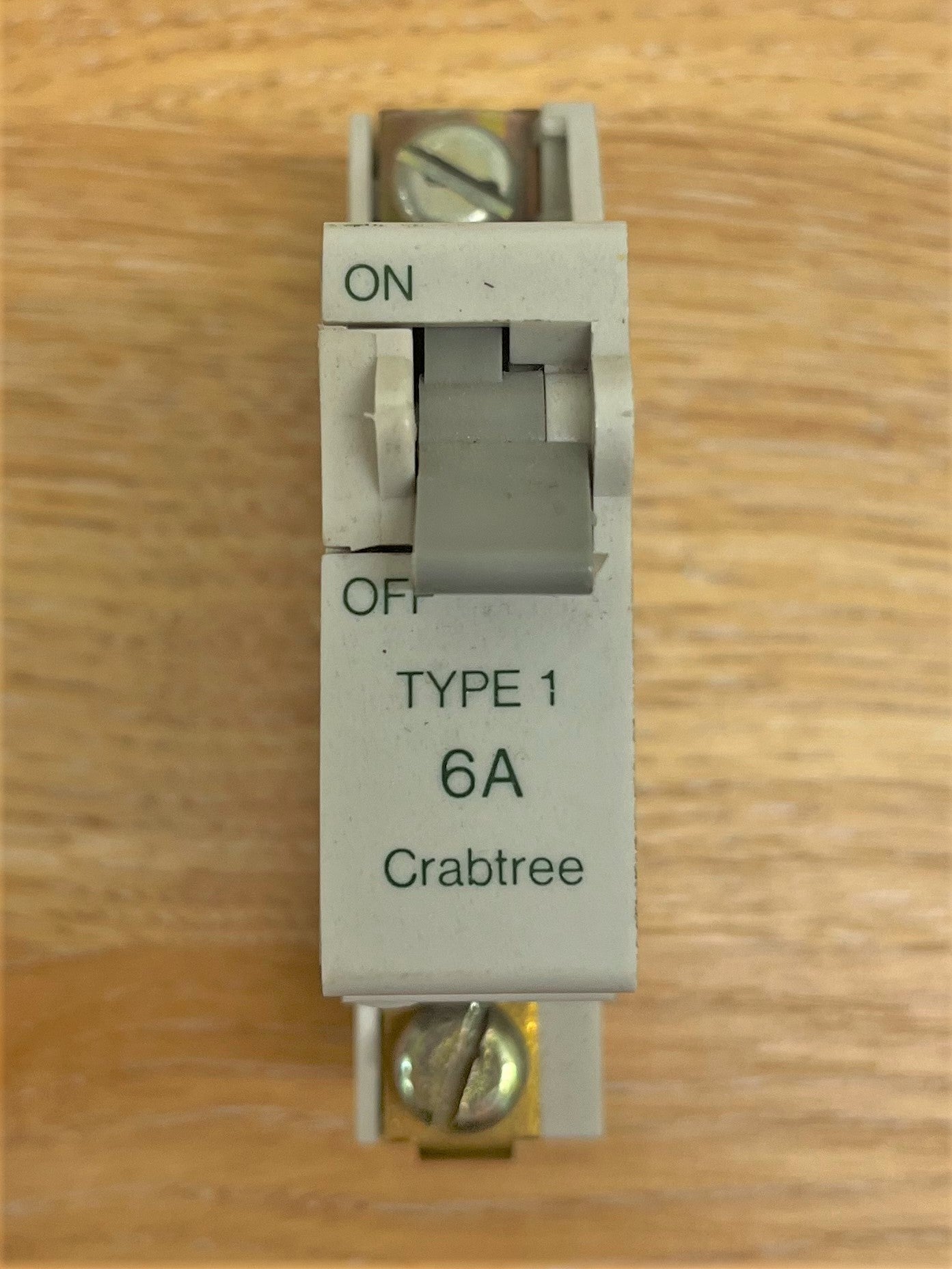 CRABTREE 6A TYPE 1 BS3871 240/415 SB600 SINGLE POLE