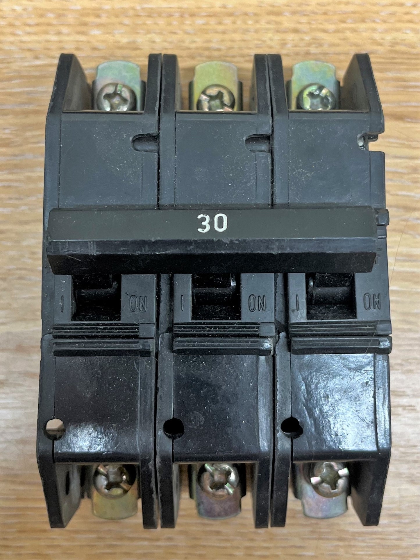 DS LOADMASTERCAT 'A' 50/60HZ 240/415V 3KA 1.5KA 30A IEC60947 TRIPLE POLE