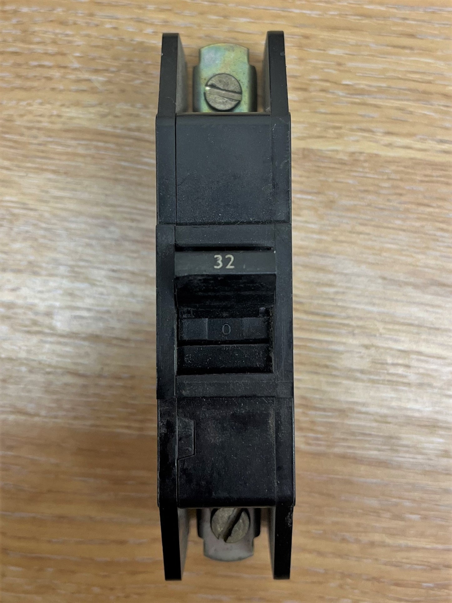 DS LOADMASTER SERIES 15 240V IPH415V3PH M4-5 BS3871 TYPE 3 32A SINGLE POLE
