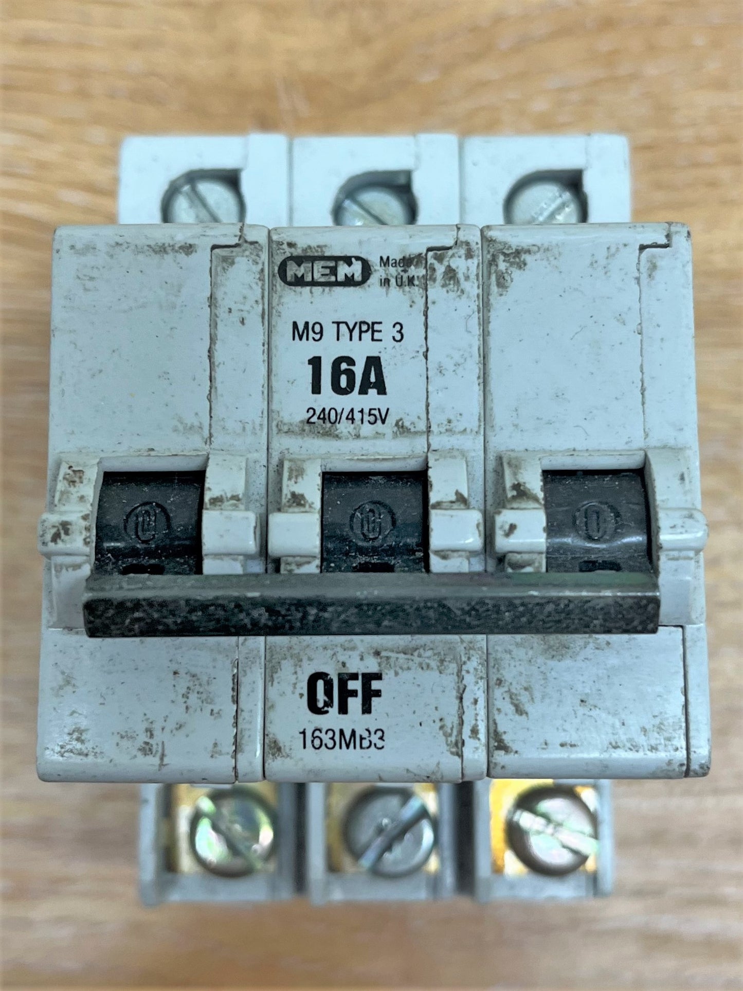 MEM 163MBS 240/415V TYPE 3 16A TRIPLE POLE