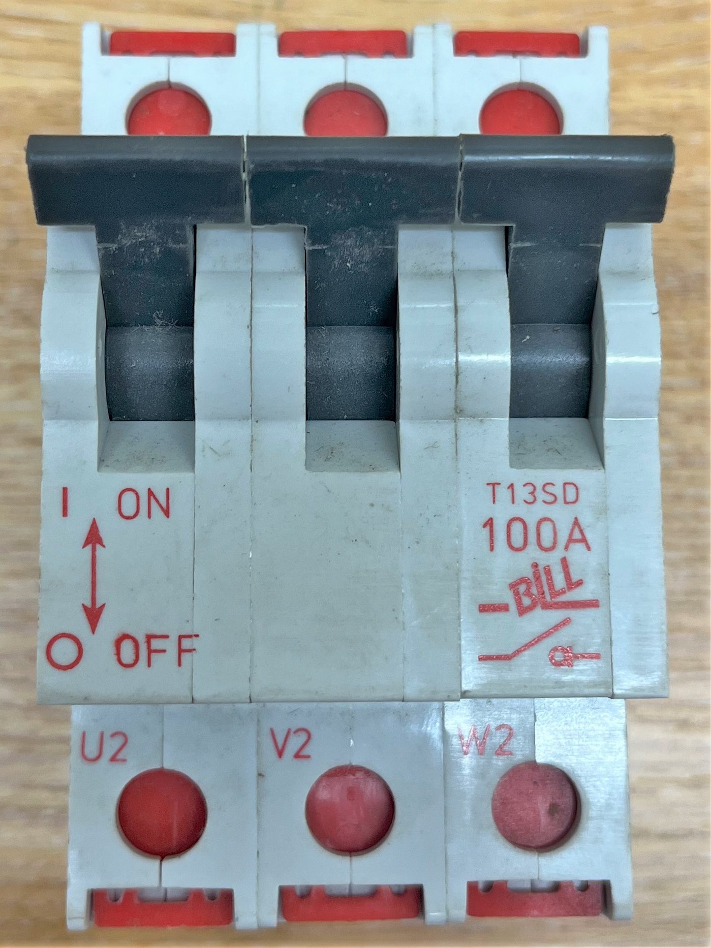 MEM BILL BSEN60947-3 TI3SD 100A TRIPLE POLE