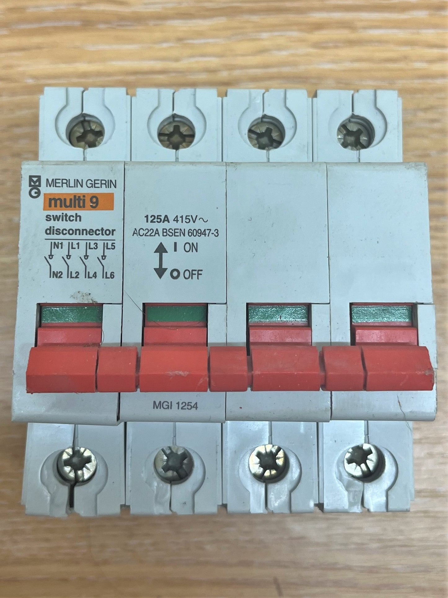 MERLIN GERIN MULTI 9 SWITCH DISCONNECTOR 125A AC22A 415V BSEN60947-3 FOUR POLE