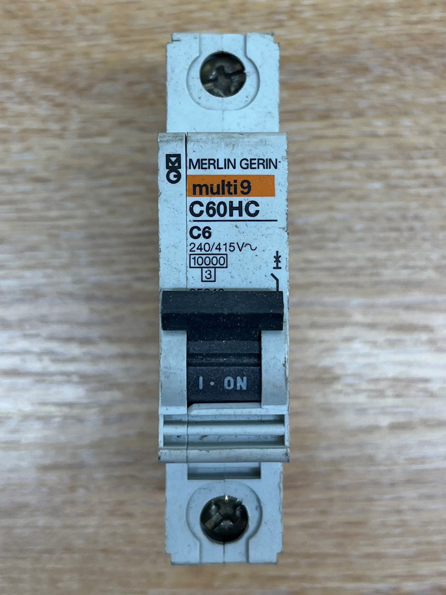 MERLIN GERIN MULTI 9 C60HC106 C6 SINGLE POLE