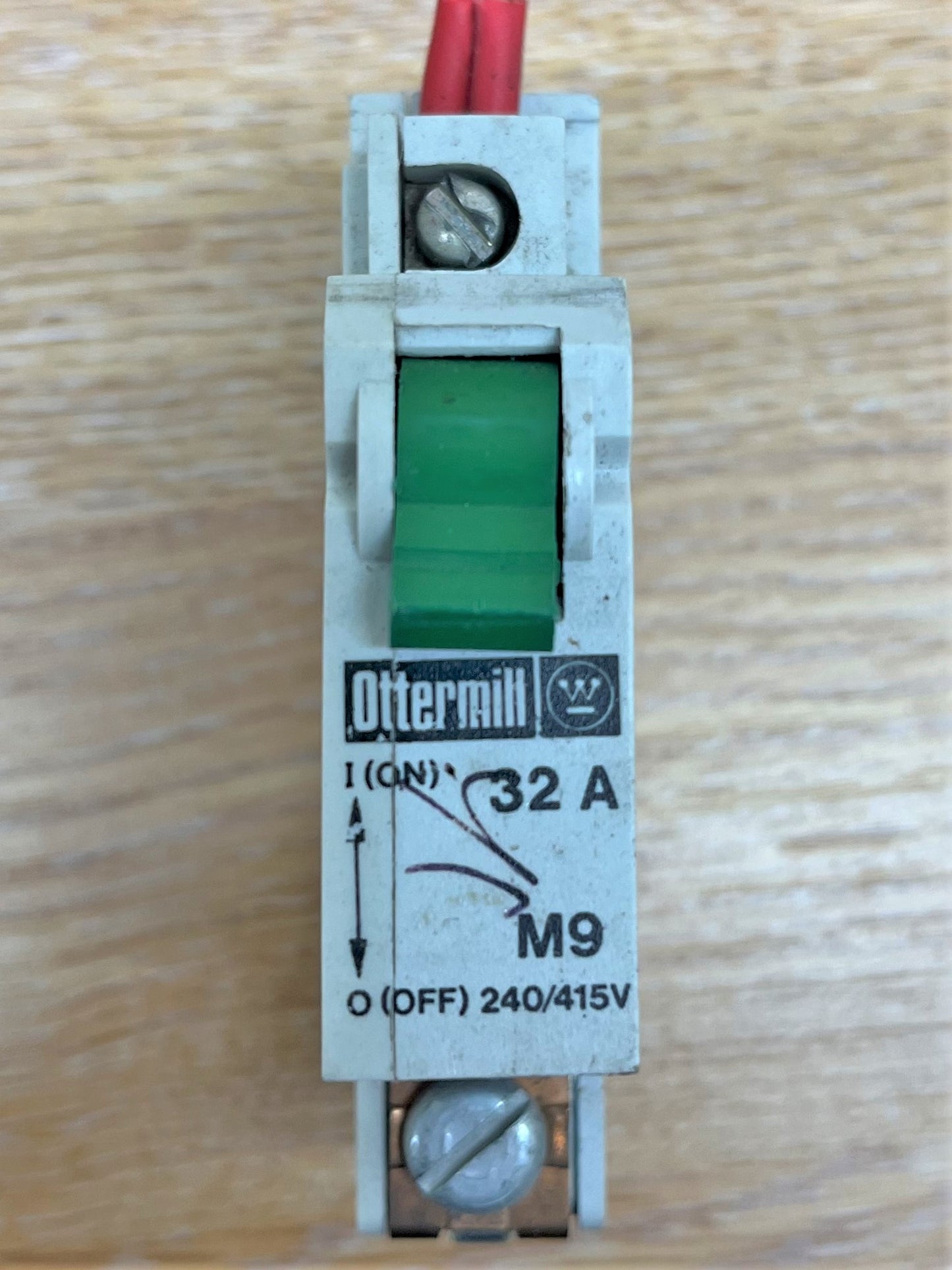 OTTERMILL 240/415V M9 32A SINGLE POLE