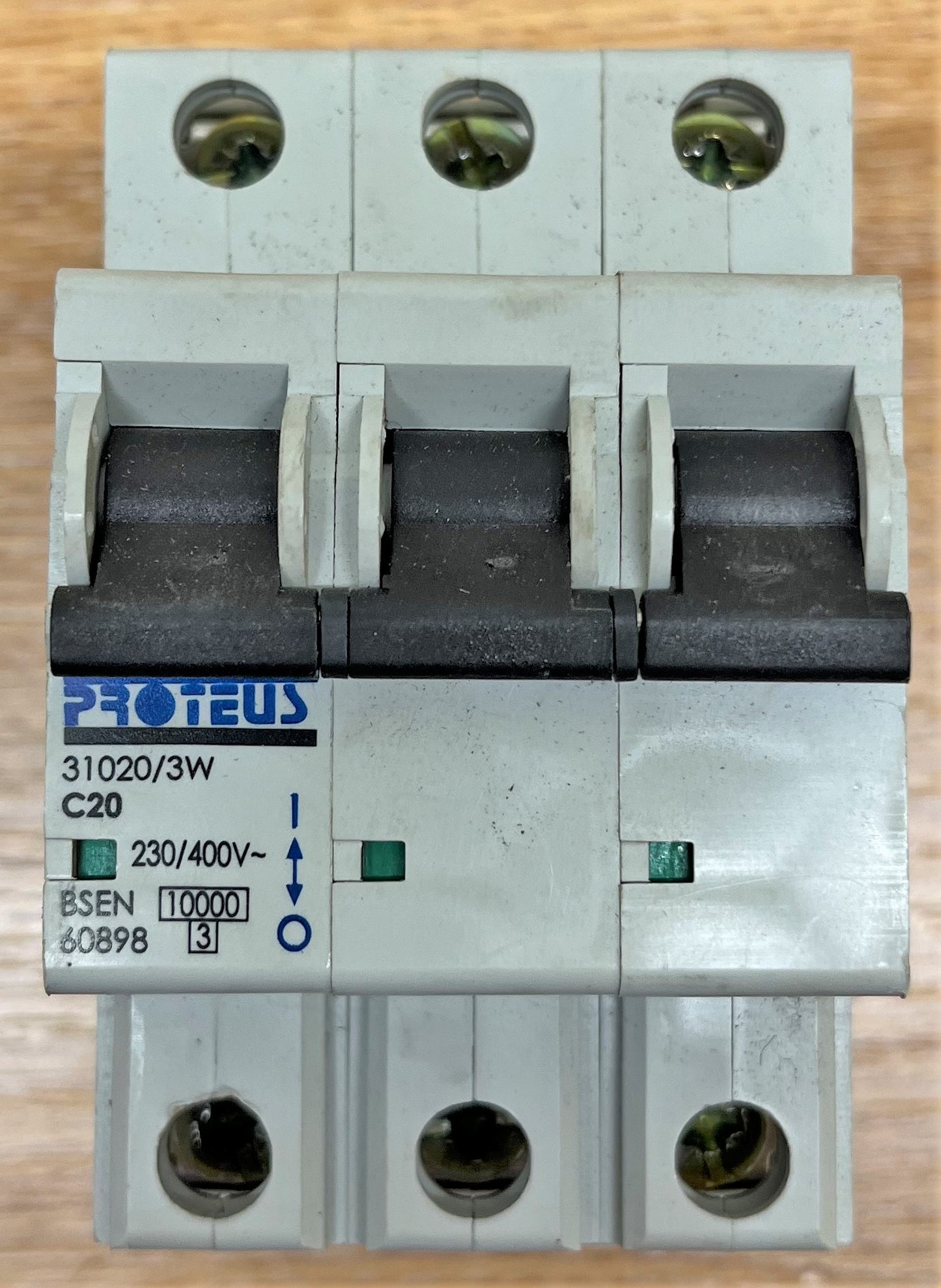 PROTEUS 31020/3W 230/400V 10KA/3 C20 BSEN60898 TRIPLE POLE