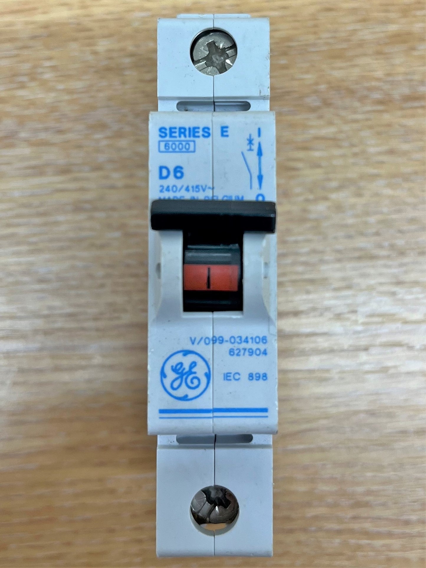 SERIES E V/099-034106 IEC60898 240/415V D6 SINGLE POLE