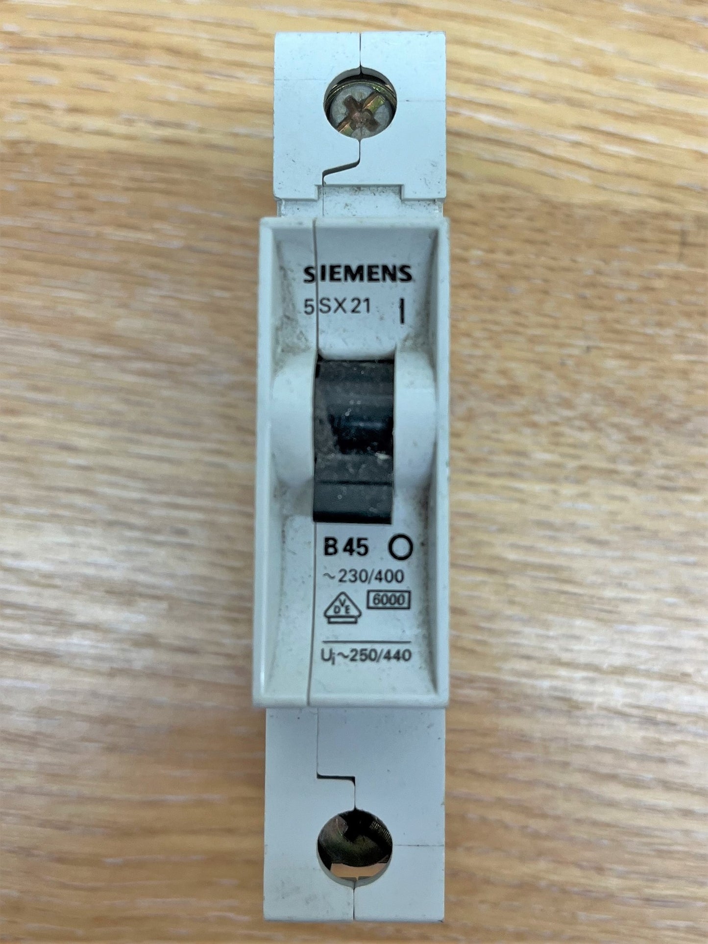 SIEMENS 5SX21 UI250/400 230/400V 6000KA B45 SINGLE POLE