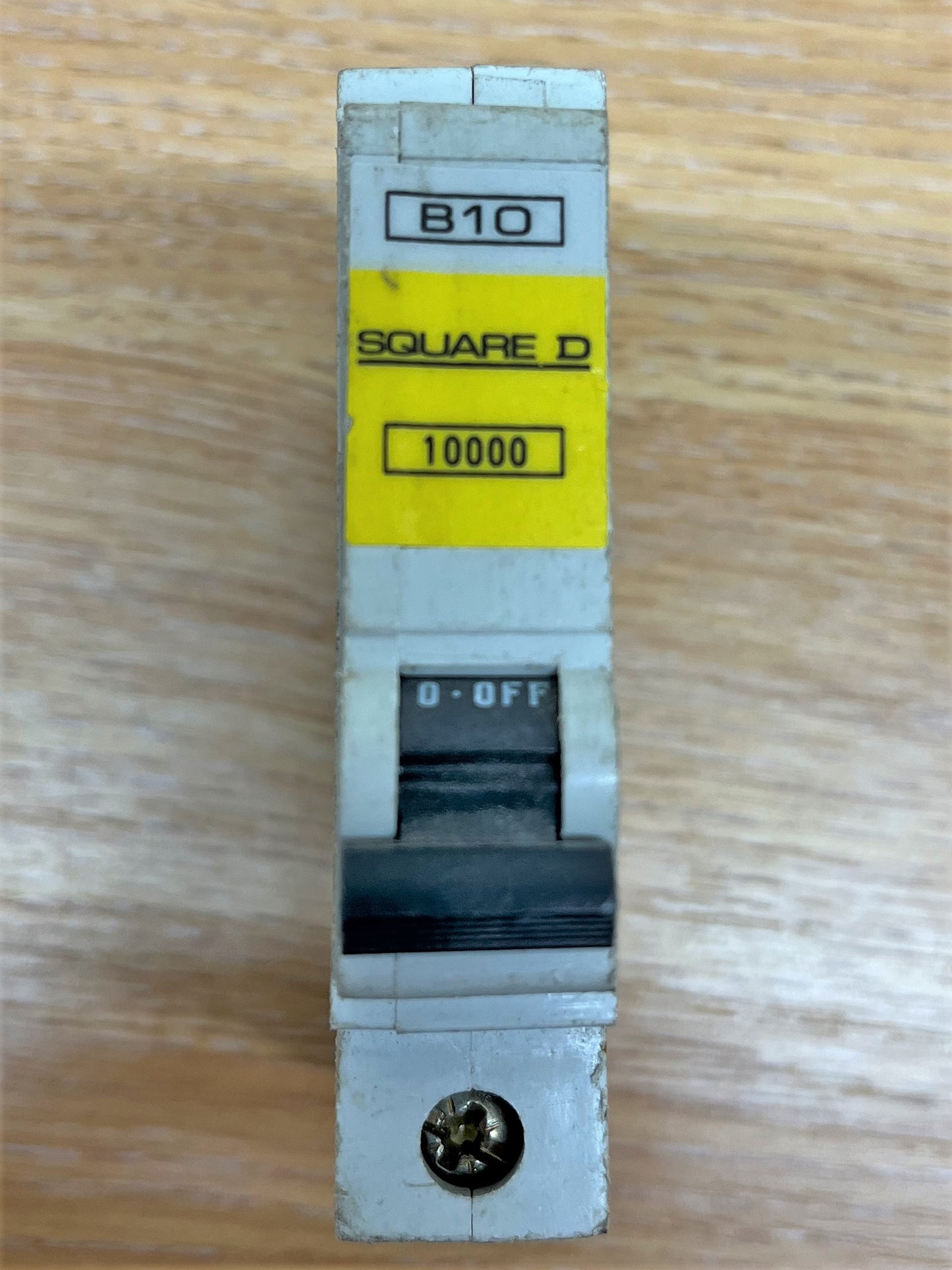 SQUARE D QOE 1PH~220/240V 10KA 50/60Hz B10 BSEN60898 SINGLE POLE