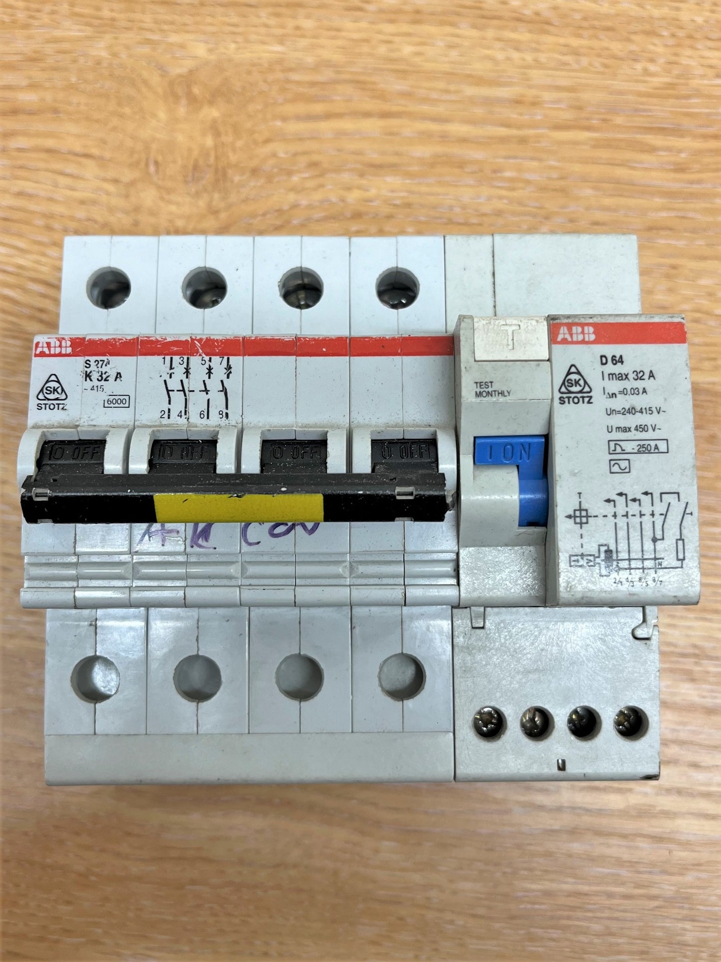 ABB S274K32A 415V 6KA / TESTER / D64 32AMX 0.03A 240/415V 450VMX FOUR POLE