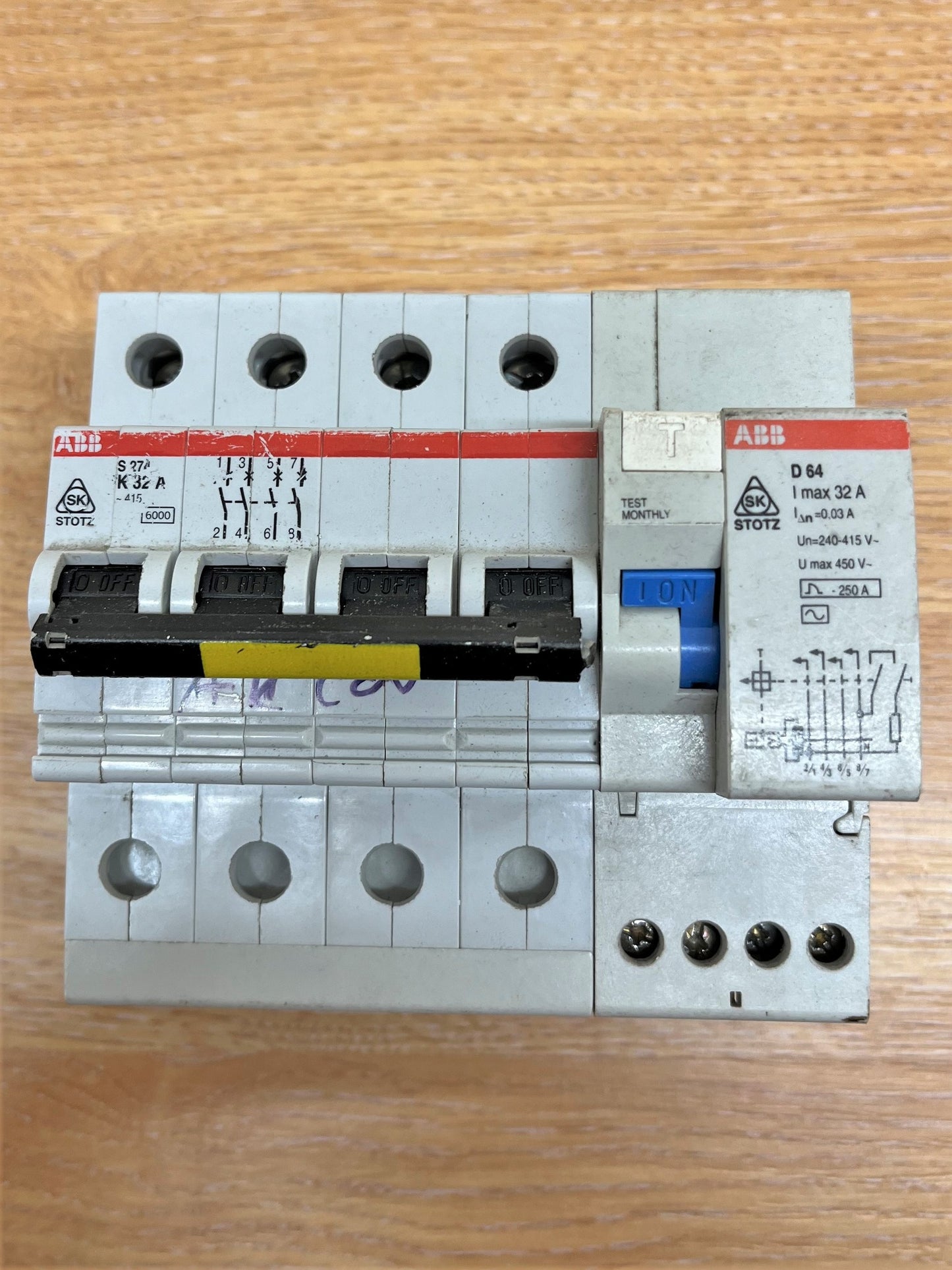ABB S274 K20A 415V 6KA / TESTER / D64 32AMX 0.3A 240/415V 450VMX