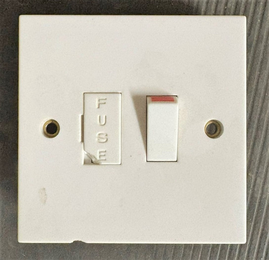 BRITISH GENERAL 13A DOUBLE POLE FUSE SPUR D1298 SWITCHED