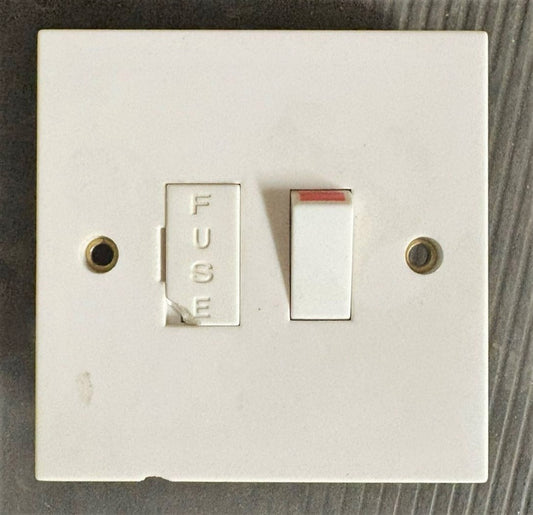 BRITISH GENERAL 13A DOUBLE POLE FUSE SPUR D1298 SWITCHED