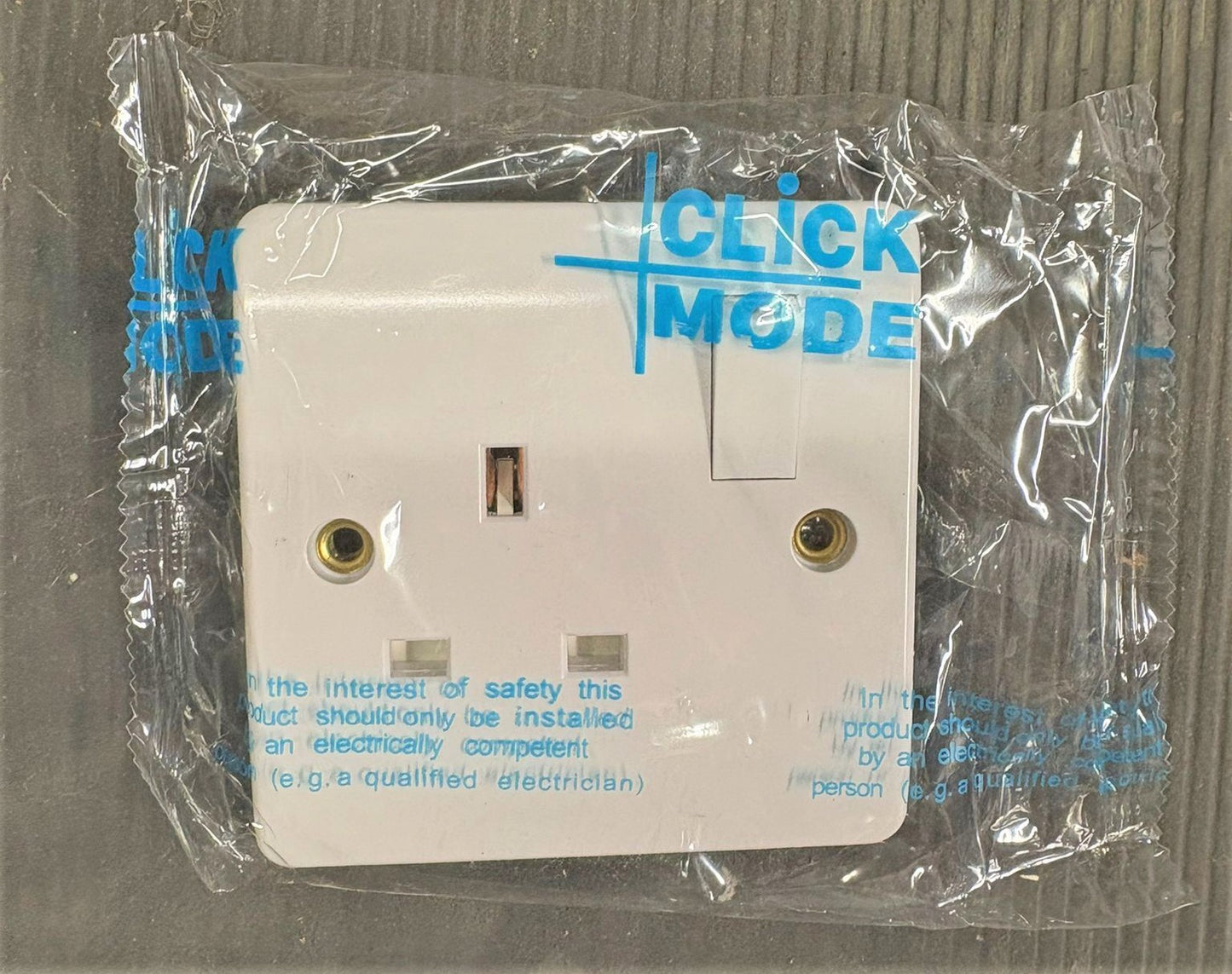 CLICK SINLGE POLE 13A 250V BS1363 SS145 1 GANG PLUG SOCKET