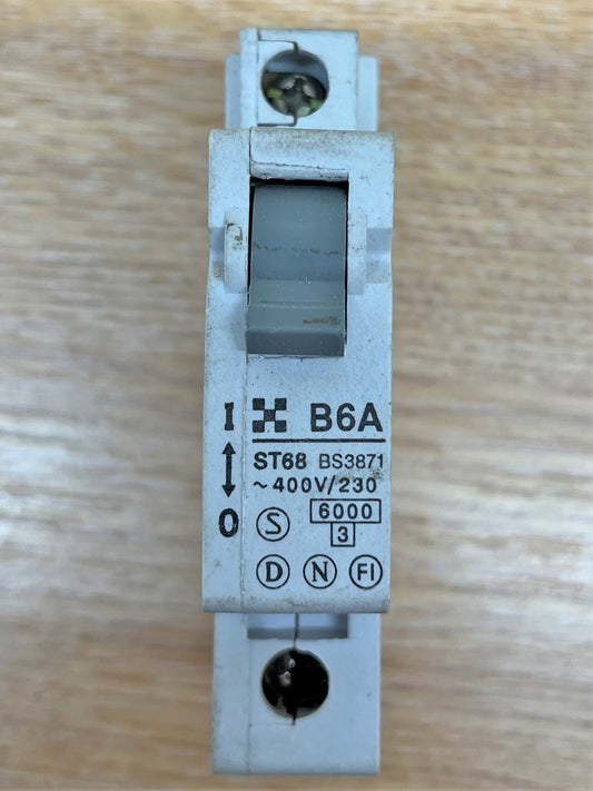 CLIPSAL ST68 BS3871 230-400V 6000KA/3KA B6A SINGLE POLE