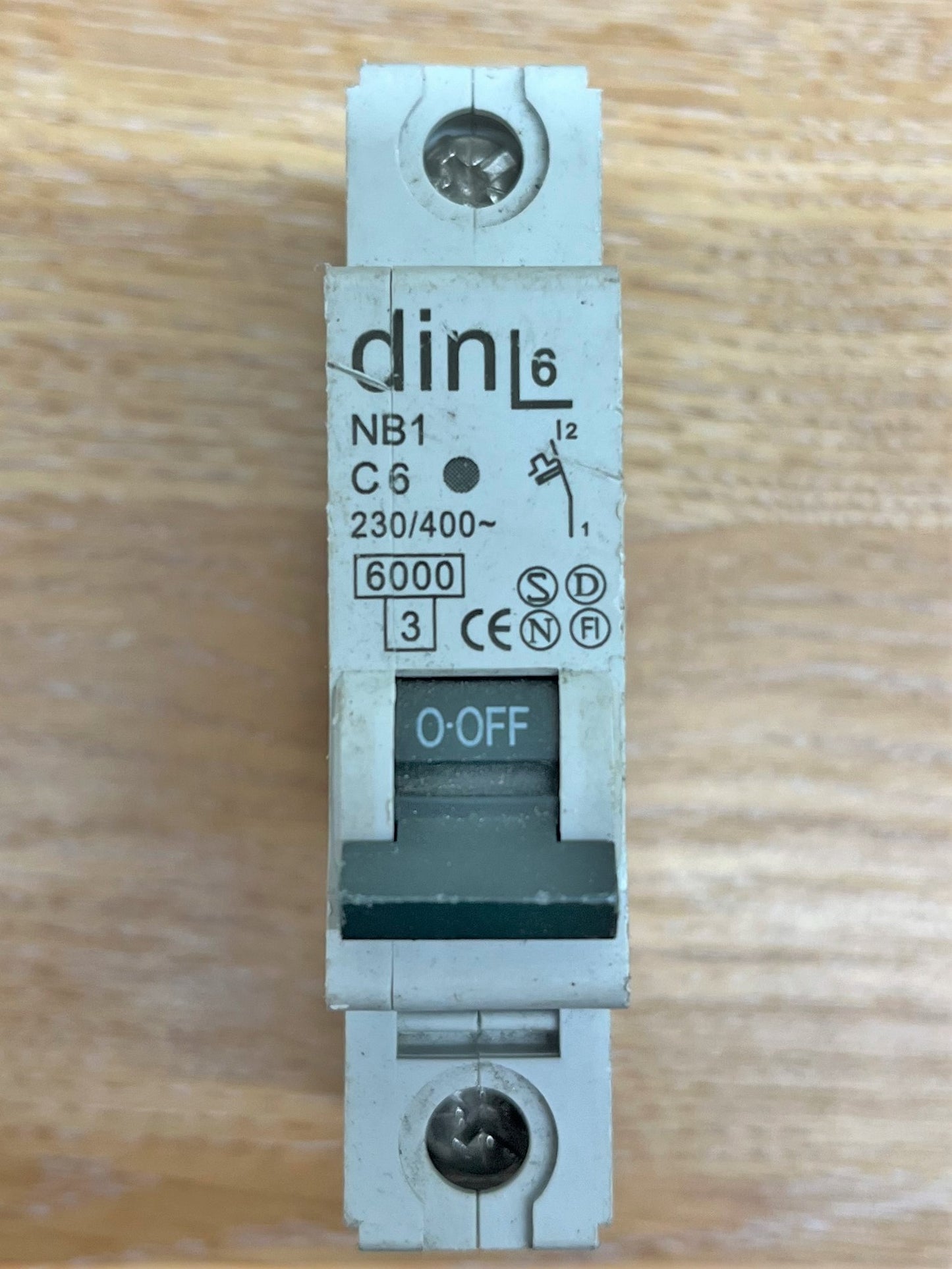 DINL6 MB1 C6 230/400V SINGLE POLE
