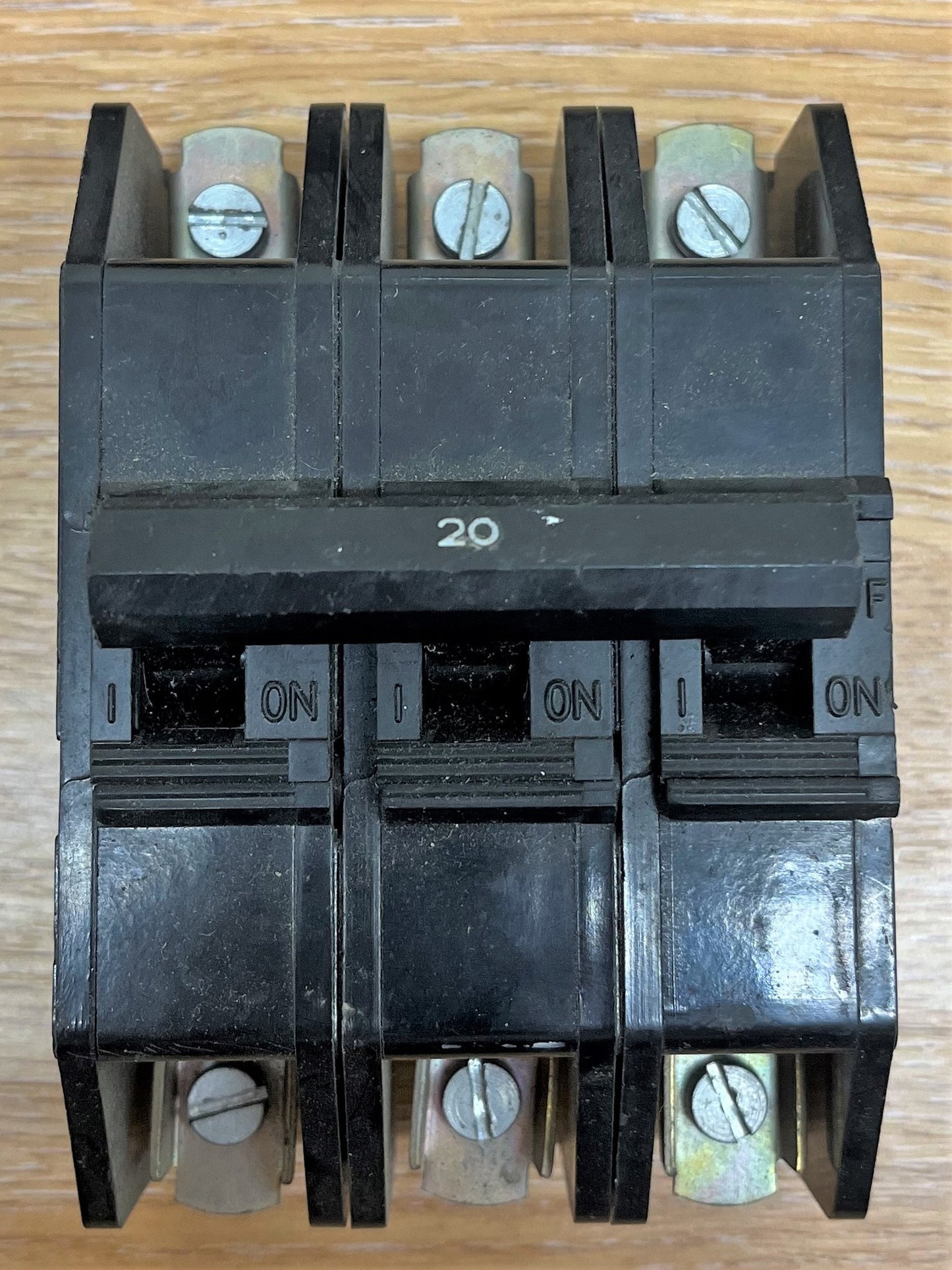 DS LOADMASTER SWITCHGEAR 500V M3 BS3871 20A TRIPLE POLE