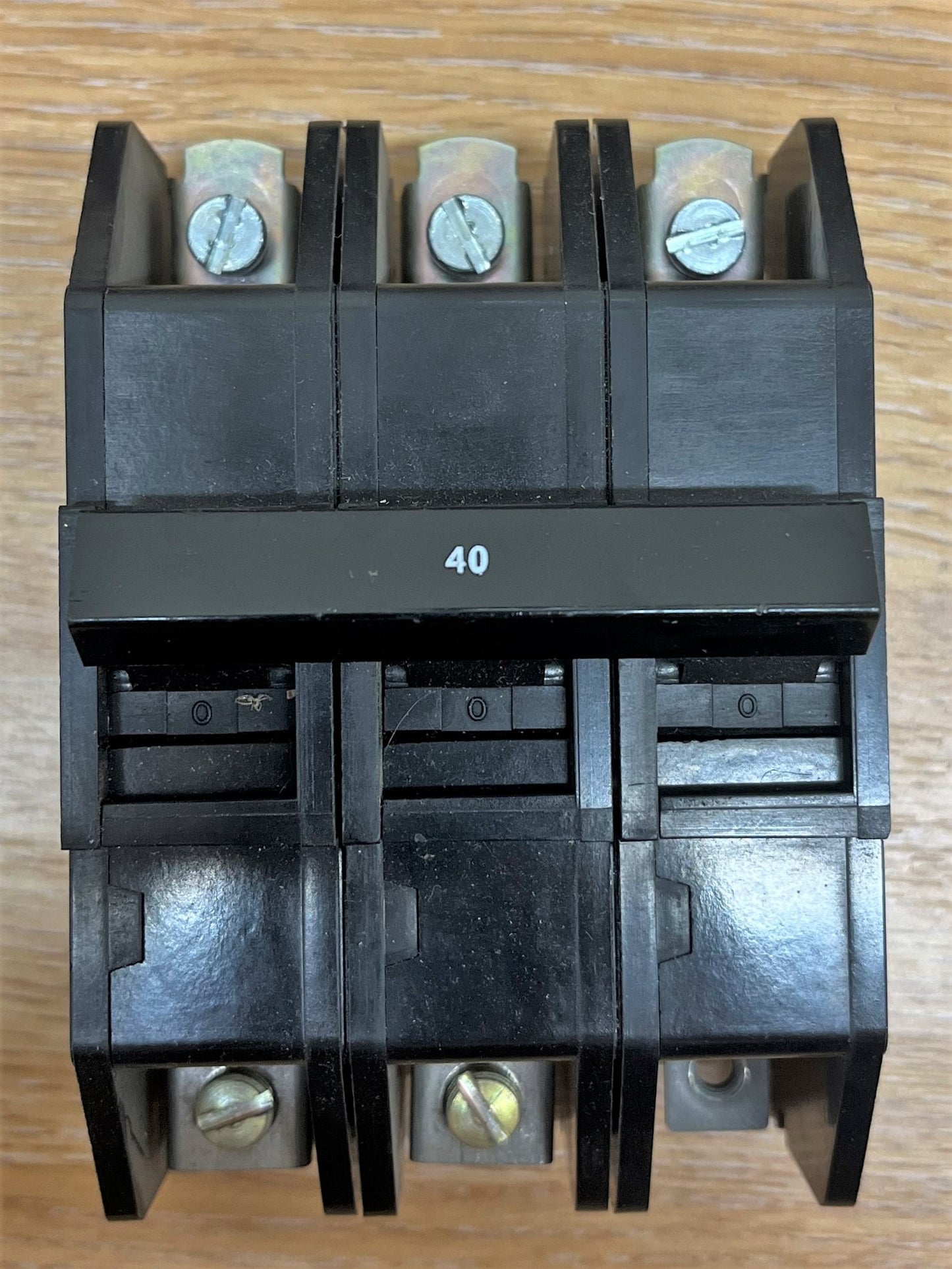 DS LOADMASTER SERIES 15 240V IPH 415V3PH M4-5 BS3871 TYPE 3 40C 40A TRIPLE POLE