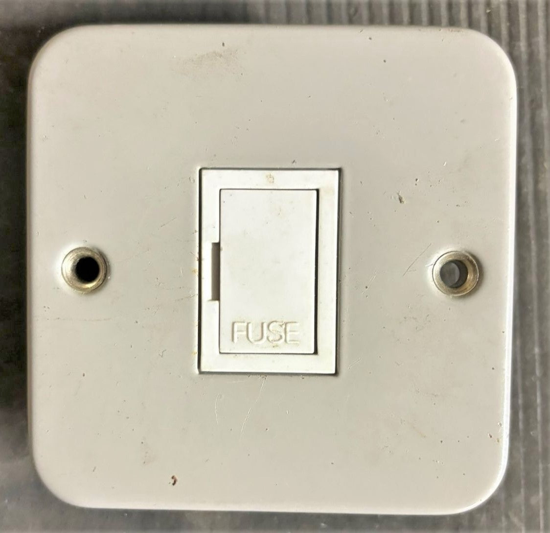 GET FLAT PLATE 13A UNSWITCHED FUSED SPUR GREY 250V
