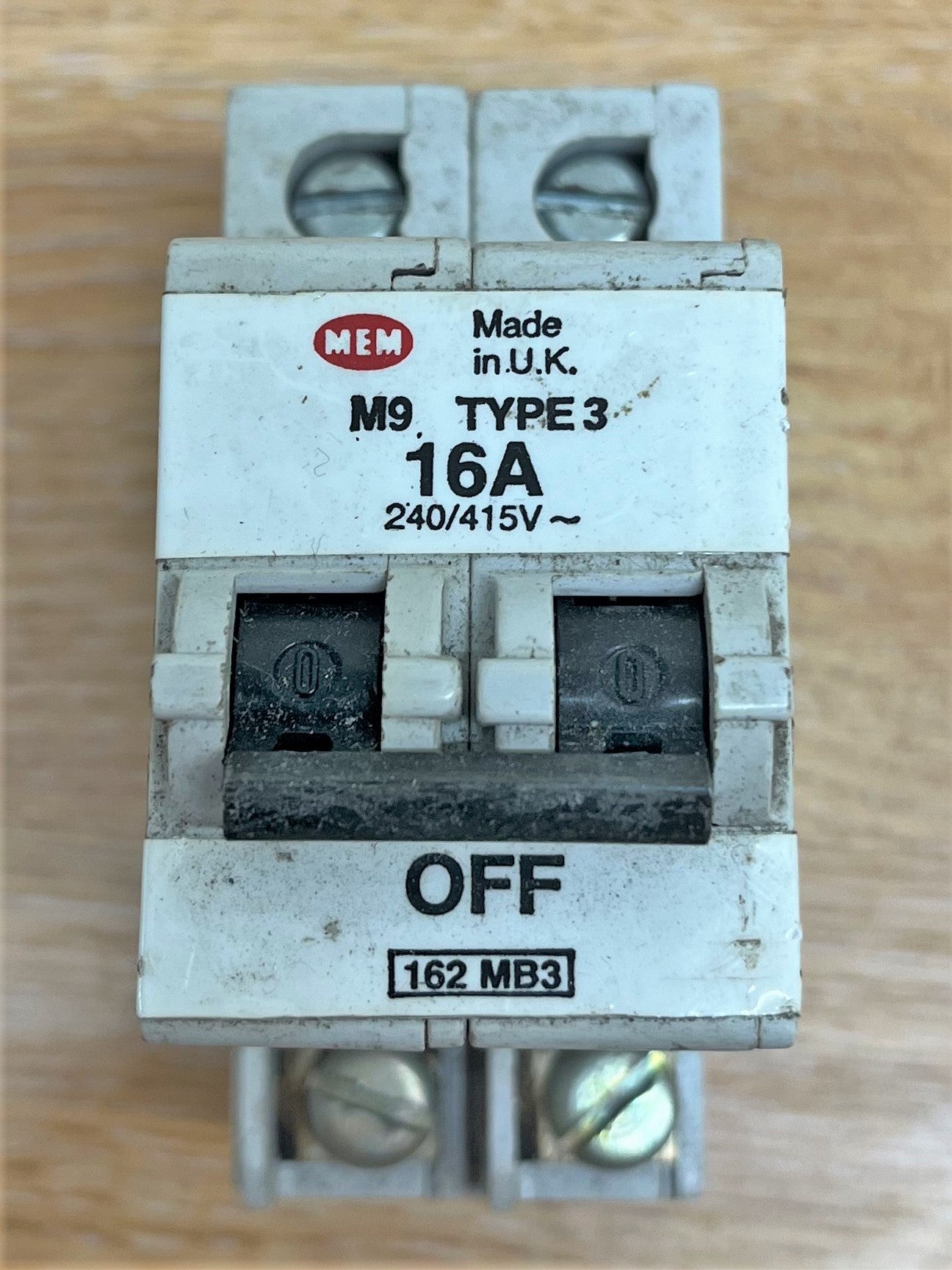 MEM M9 162MB3 240/415V 16A TYPE 3 DOUBLE POLE
