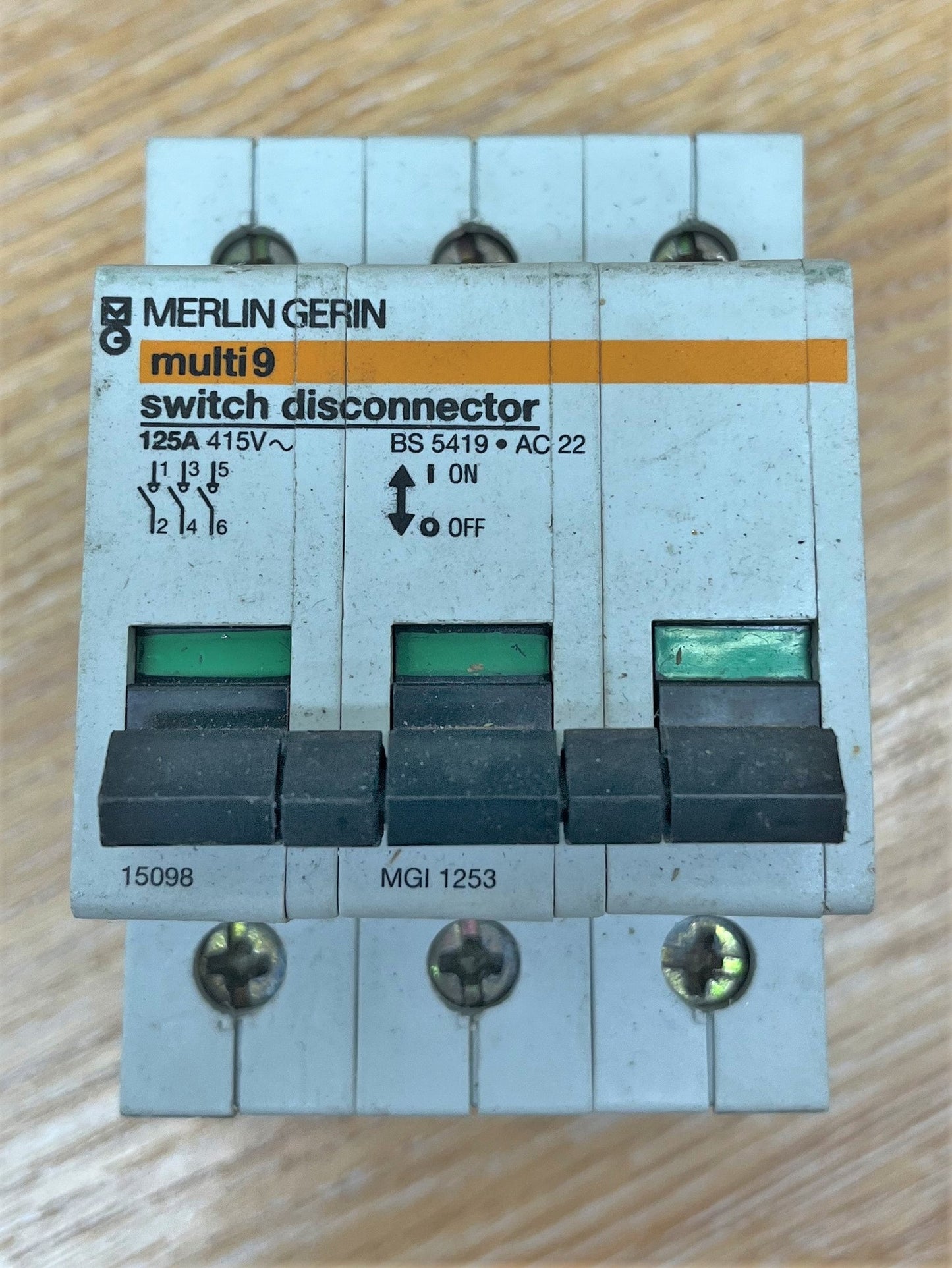 MERLIN MULTI 9 SWITCH DISCONNECTOR 125A 415V BS5419 AC22 15098 MGI1253 TRIPLE POLE