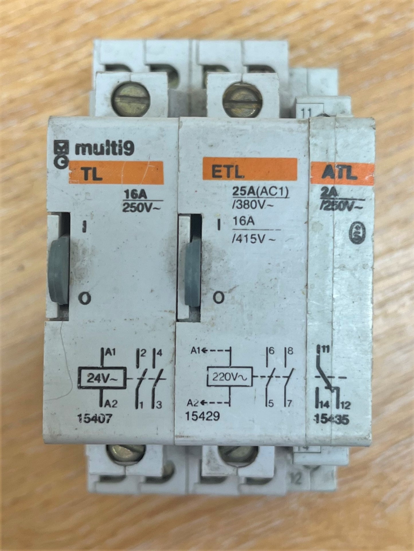 MERLIN MULTI 9 TL 16A 250V 24V 15407 DP+ ETL 250/380V 16A/415V 220V 15429 SP + ATL 2A/250V 15435 SP