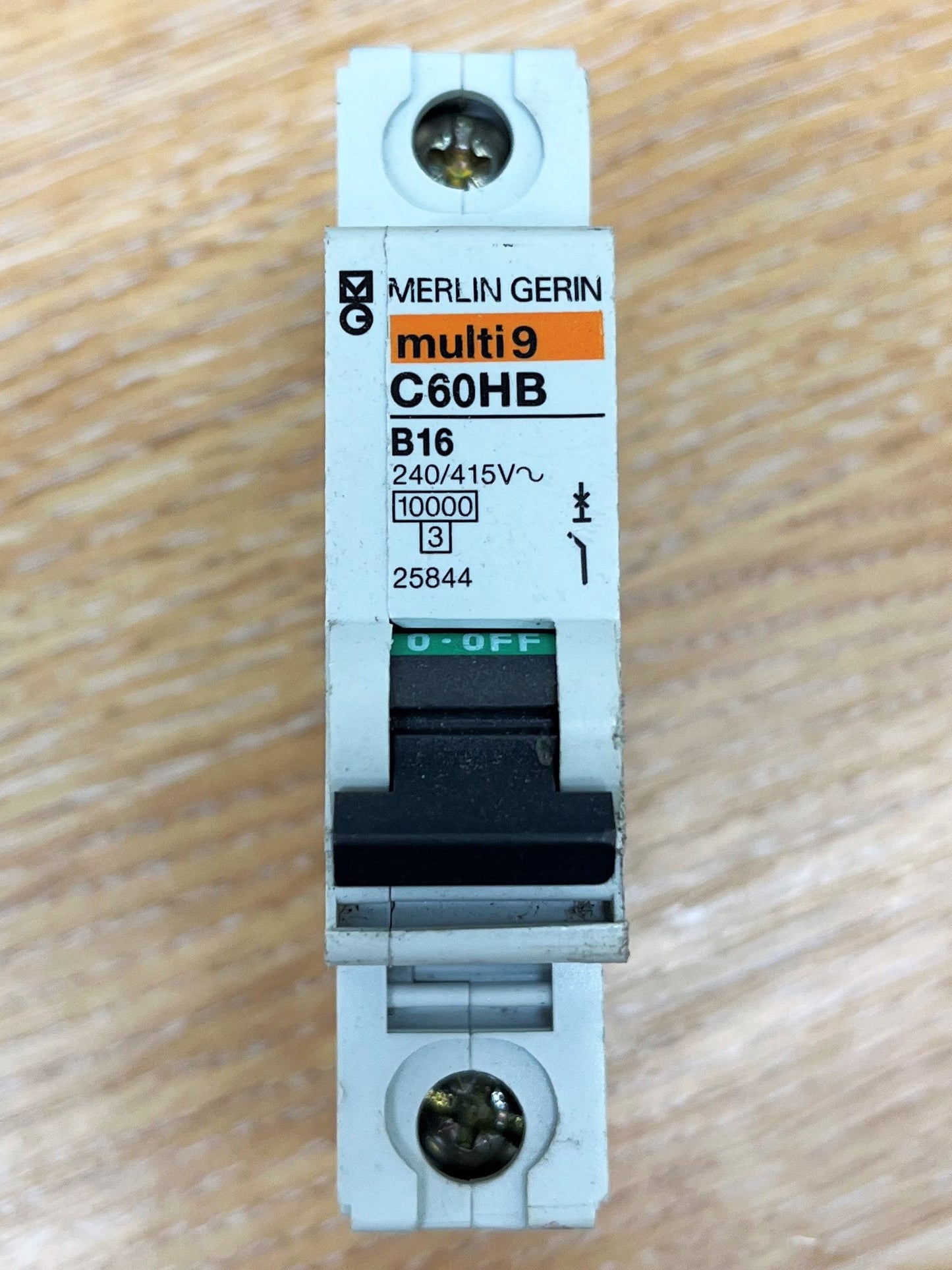 MERLIN GERIN MULTI 9 C60HB116 B16 SINGLE POLE
