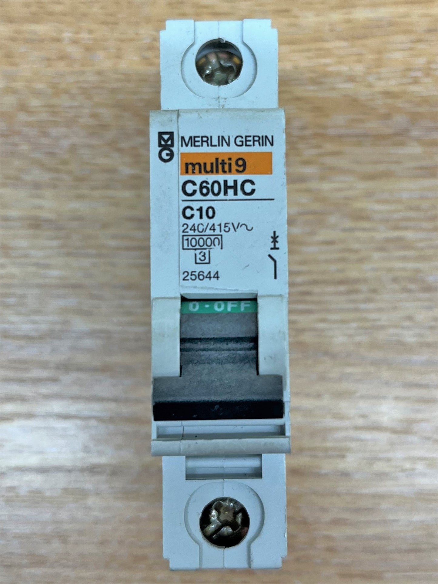 MERLIN GERIN MULTI 9 C60HC110 C10 SINGLE POLE