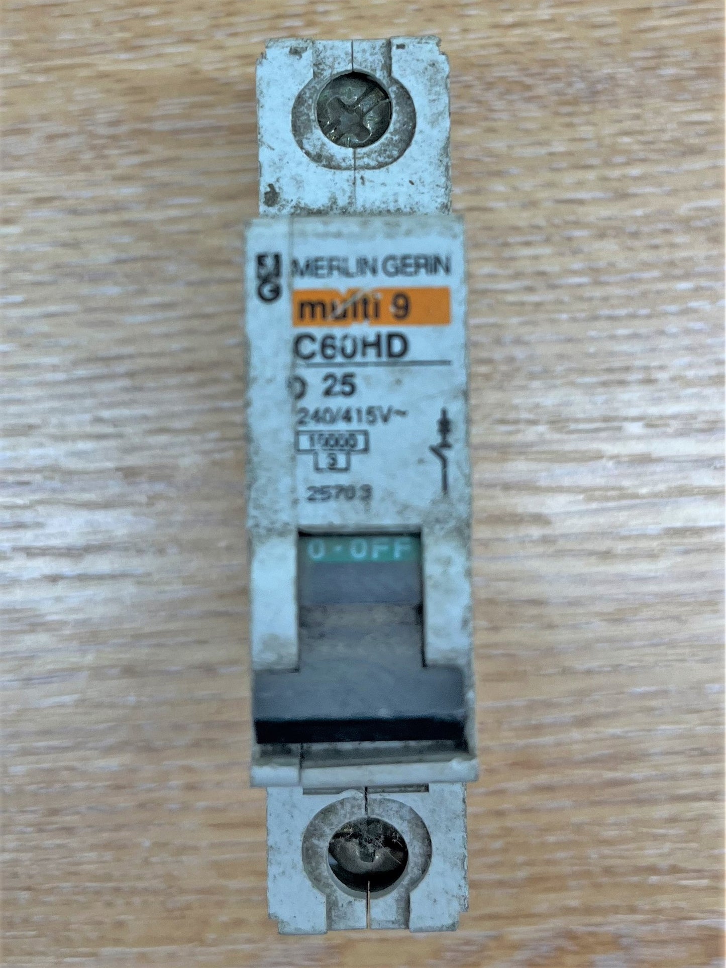 MERLIN GERIN MULTI 9 C60HD125 D25A SINGLE POLE