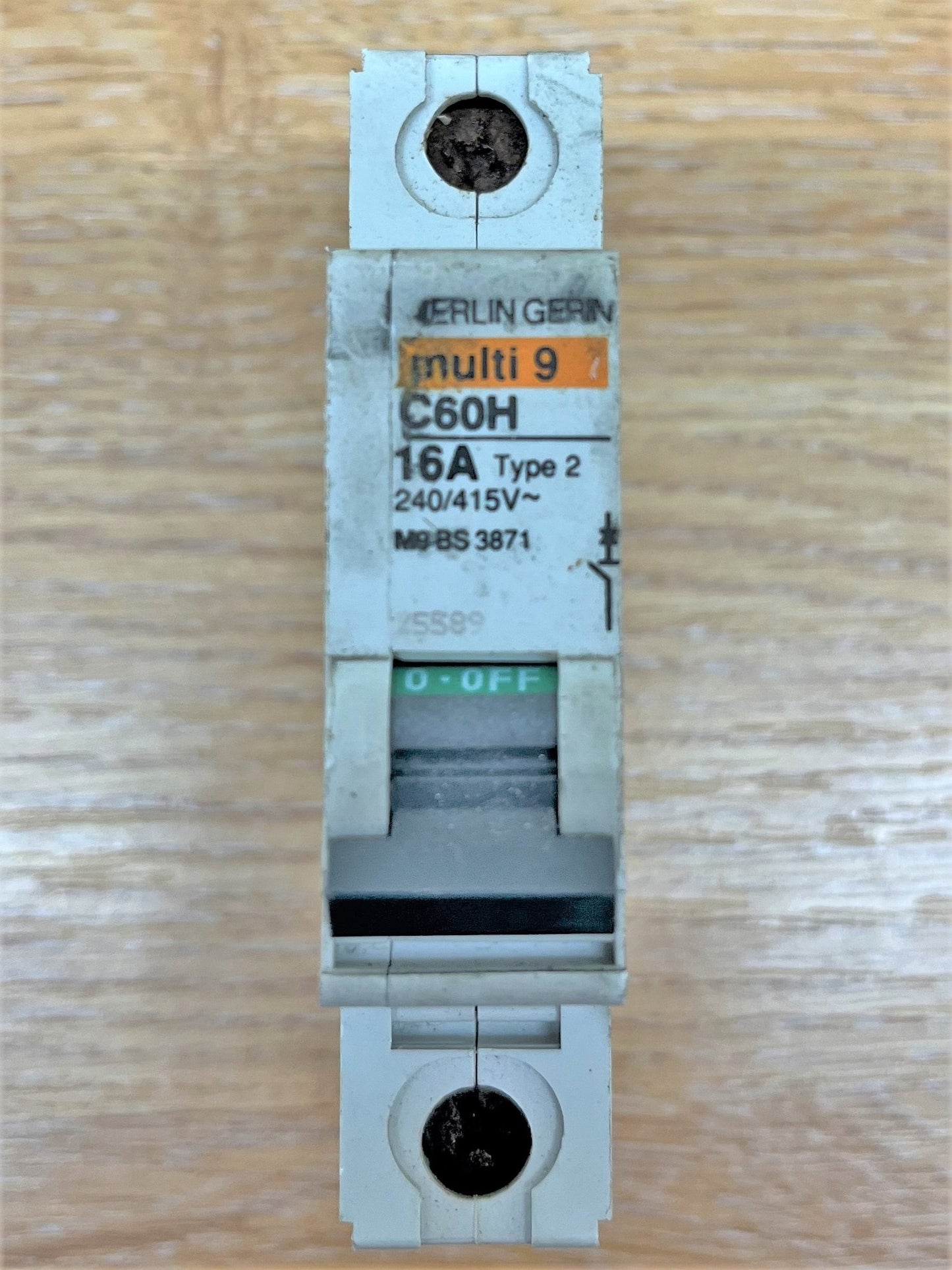 MERLIN GERIN MULTI 9 C60H116 16A TYPE 2 SINGLE POLE