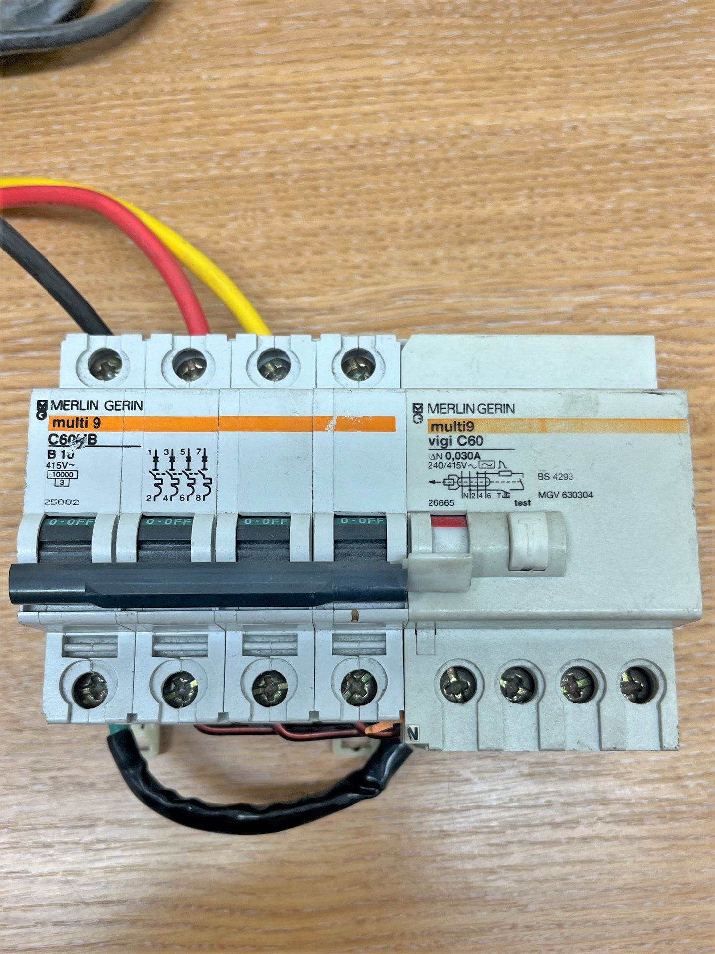 MERLIN GERIN MULTI 9 C60HB410 B10A / MULTI 9 VIGI C60 30mA MGV 630304