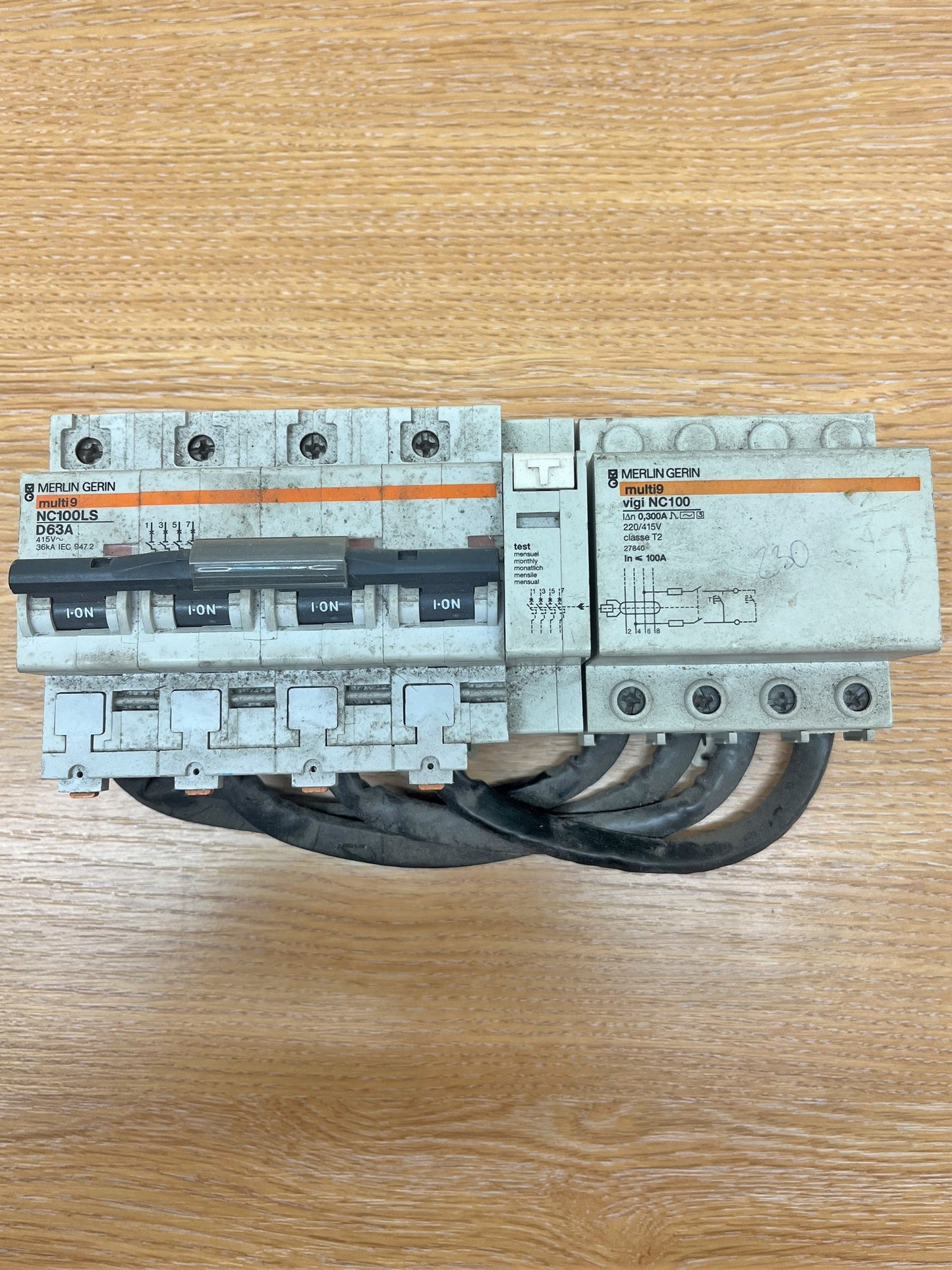 MERLIN GERIN MULTI 9 NC100LS D63A IEC 947-2 MCCB / ERMLIN VIGI NC100 300mA RCD 27840