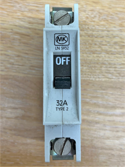 MK LN5932 32A TYPE 2 SINGLE POLE