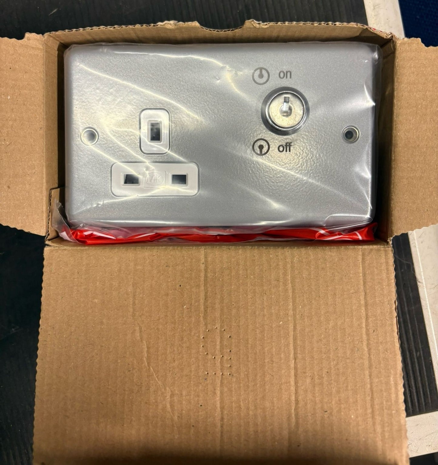 MK ELECTRIC METALCLAD GREY 1 GANG PLUG SOCKET 2 POLE 13A TYPE G