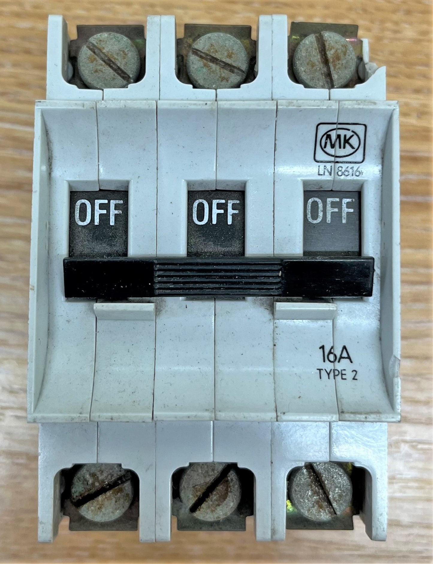MK LN8616 16A TYPE 2 TRIPLE POLE