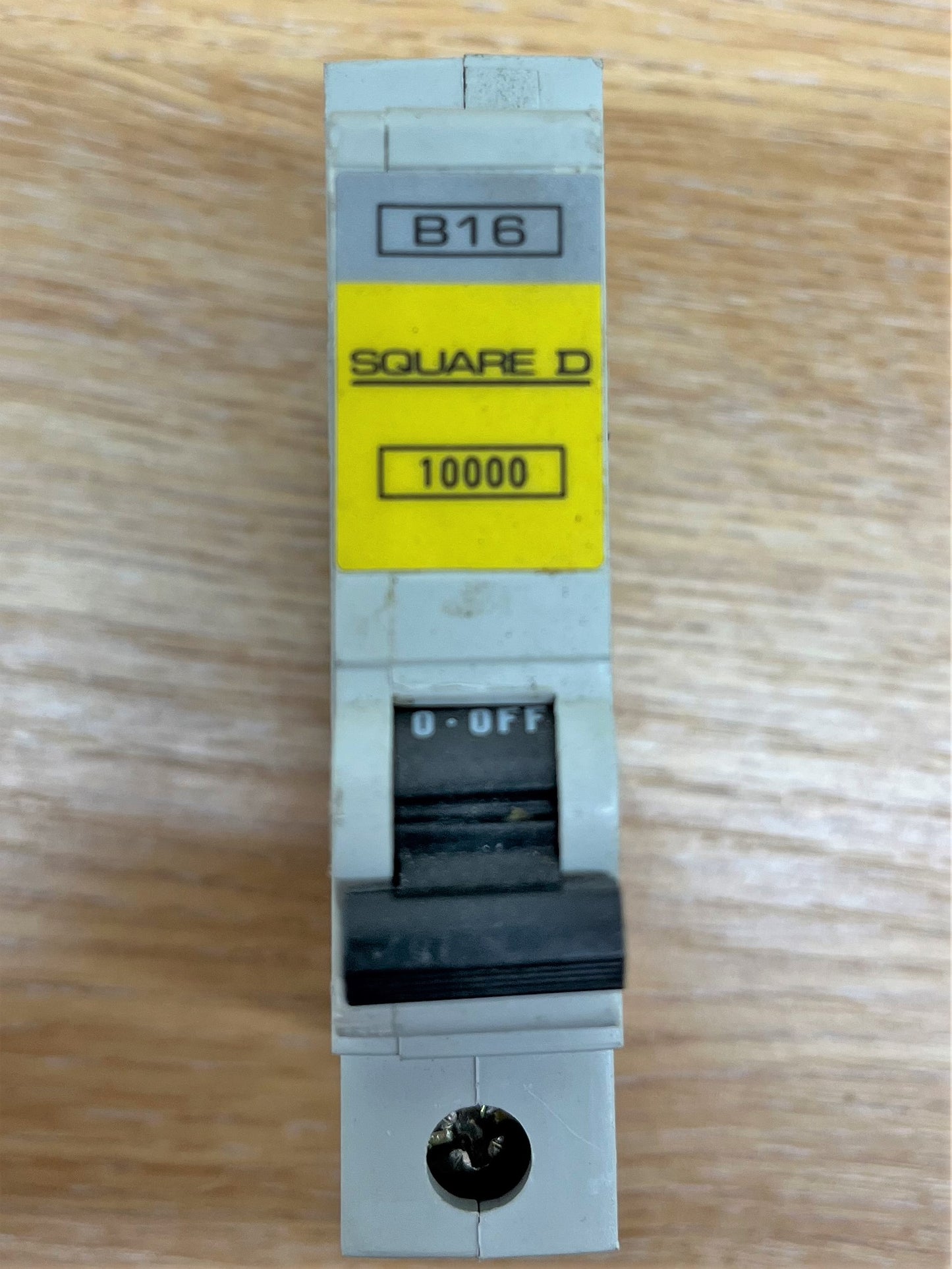 SQUARE D QOE 1PH~220/240V 10KA 50/60Hz B16 BSEN60898 SINGLE POLE